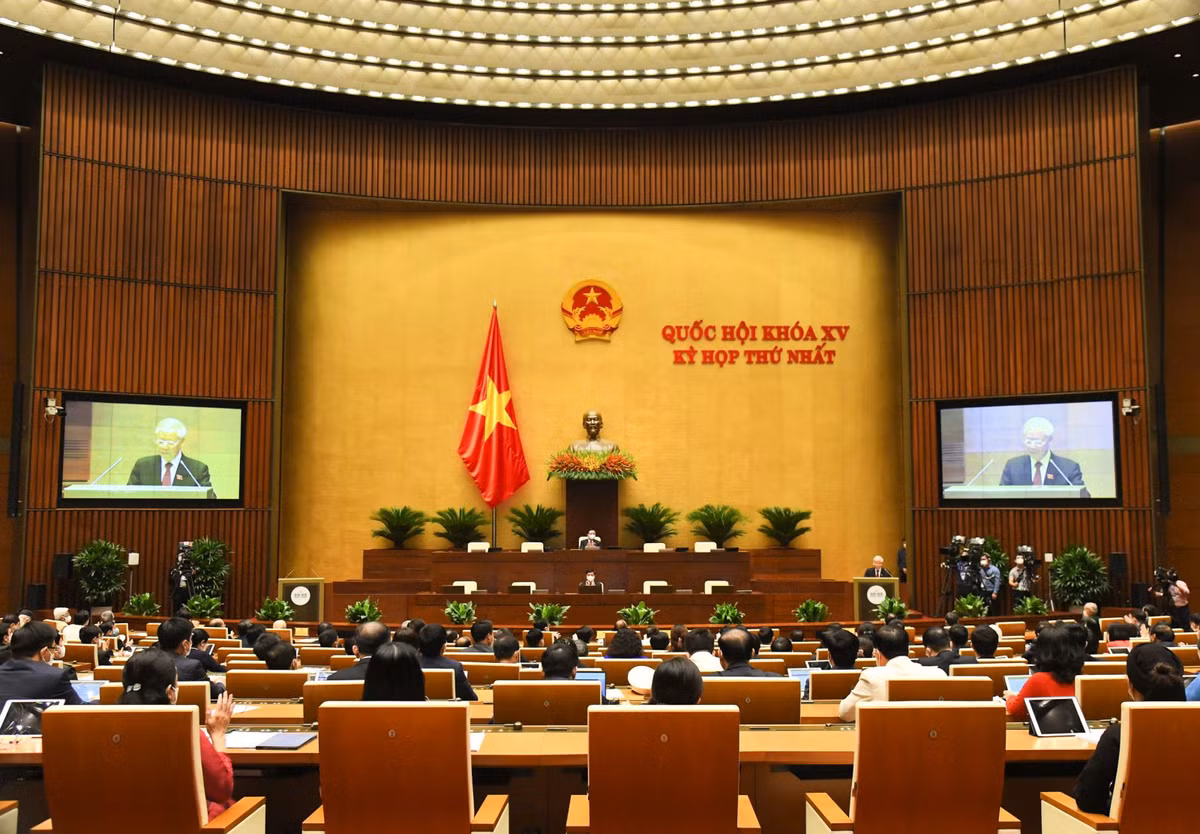  "Nêu cao tinh thần trách nhiệm, hết lòng vì nước, vì dân, phụng sự Tổ quốc, phục vụ nhân dân": Tại phiên khai mạc Kỳ họp thứ nhất, Quốc hội khóa XV ngày 20/7/2021, Tổng Bí thư Nguyễn Phú Trọng đề nghị: “Tất cả các vị đại biểu Quốc hội chúng ta khoá này cần tiếp tục nêu cao tinh thần trách nhiệm, hết lòng vì nước, vì dân, phụng sự Tổ quốc, phục vụ nhân dân, thường xuyên tu dưỡng, rèn luyện, giữ gìn phẩm chất, đạo đức, nâng cao trình độ về mọi mặt, gần gũi và lắng nghe ý kiến của nhân dân, thực hiện và hoàn thành tốt nhất nhiệm vụ mà cử tri và nhân dân giao phó”.