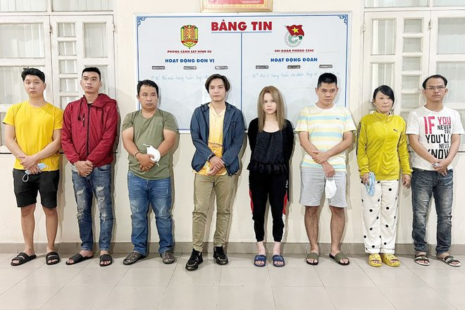 “Danh sap” duong day moi gioi 200 gai ban dam, moi thang thu hon ty dong