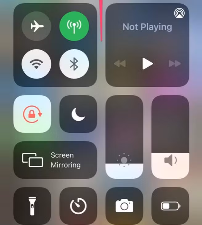 Vi sao iPhone hien thi cham mau cam hoac xanh tren goc phai man hinh?-Hinh-3