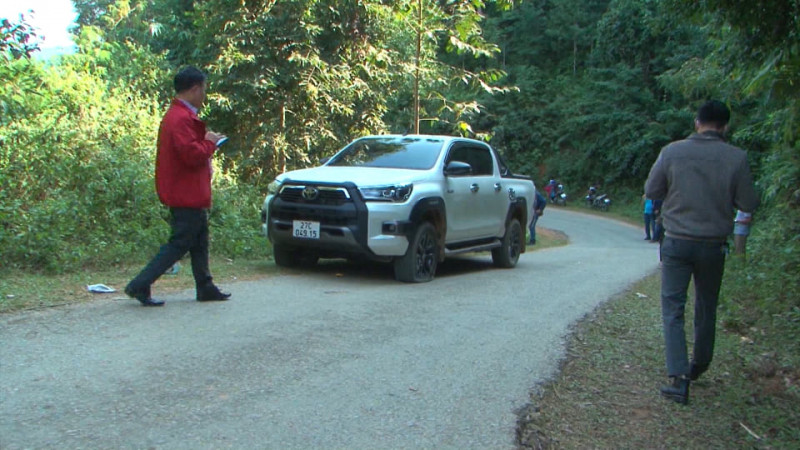 Tại cơ quan Công an, các đối tượng khai nhận, sau khi cùng nhau thực hiện hành vi mua ma túy từ khu vực biên giới về Việt Nam, các đối tượng đã sử dụng 02 xe bán tải để cất giấu trên 35 kg ma túy bao gồm 99 bánh heroin và 1 kg ma túy đá để mang sang Lào Cai tiêu thụ.