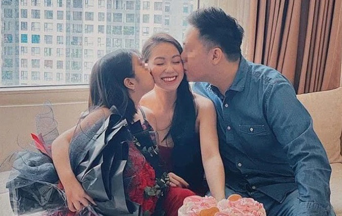 Tại cơ quan điều tra, Thái cũng thừa nhận nhiều lần chứng kiến bé V.A. bị "dì ghẻ" Nguyễn Võ Quỳnh Trang dùng roi, cây đánh. Không những thế, có lần Thái cũng cầm cây đánh con gái mình. Thái biết Trang dùng roi, cây để đánh cháu V.A. nhiều lần, liên tiếp và đánh gây thương tích ở một số vùng nguy hiểm trên cơ thể, có thể ảnh hưởng đến tính mạng của con gái nhưng lại không can thiệp. Thái cho biết không nghĩ đến hậu quả nghiêm trọng xảy ra nên vẫn để Trang "dạy dỗ" con gái mình suốt thời gian qua. 