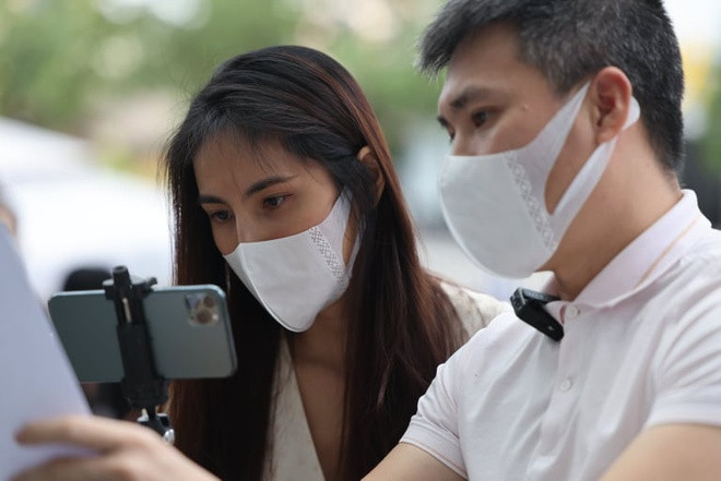 Với người bị tố giác, cụ thể là các nghệ sĩ, những người này có quyền đề nghị cơ quan điều tra xem xét hành vi vu khống của người đã tố giác họ. Nếu các nghệ sĩ có đơn, cơ quan điều tra sẽ thụ lý xem xét để giải quyết xác minh tin báo theo quy định pháp luật. Trường hợp kết quả xác minh cho thấy người tố cáo biết rõ việc tố giác là không đúng sự thật nhưng vẫn loan tin, bịa chuyện, gây ảnh hưởng nghiêm trọng đến danh dự, uy tín của các nghệ sĩ thì có dấu hiệu của tội vu khống, quy định tại Điều 156 Bộ luật hình sự năm 2015.