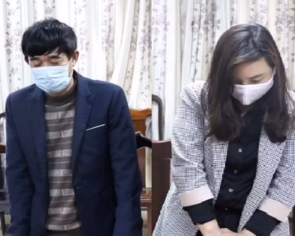 Cán bộ thuế lập công ty “ma” bán hóa đơn, thu tiền tỷ. Công an tỉnh Hà Tĩnh vừa khởi tố bị can, bắt tạm giam Vương Đức Hải (SN 1973), cán bộ Chi cục Thuế huyện Lộc Hà về hành vi mua bán trái phép hóa đơn. Năm 2018, Hải nhờ người làm thủ tục, hồ sơ thành lập Công ty CP Xây dựng thương mại dịch vụ Tiến Phúc. Dù không hoạt động sản xuất kinh doanh nhưng Hải vẫn cho in 250 hoá đơn GTGT và kê khai, phát hành hoá đơn cho Công ty Tiến Phúc tại Chi cục Thuế huyện Lộc Hà. Sau đó Hải thuê Nguyễn Thị Diễn, kế toán cho một doanh nghiệp bán hoá đơn GTGT này cho các cá nhân, tổ chức có nhu cầu trên địa bàn tỉnh Hà Tĩnh, thu lợi bất chính.