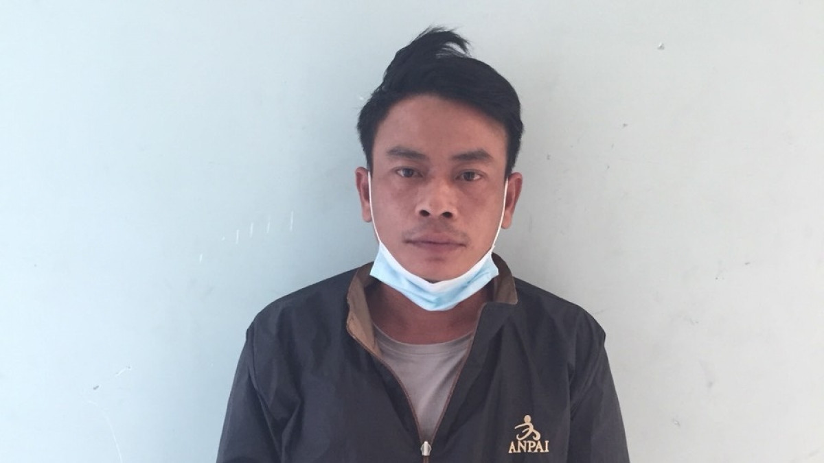  Đâm thủng bụng hàng xóm vì bực chuyện xả nước thải. Công an huyện Bàu Bàng (Bình Dương) tạm giữ đối tượng Nguyễn Ngọc Anh (SN 1983, Trừ Văn Thố, huyện Bàu Bàng) để điều tra về hành vi Cố ý gây thương tích. Do bực tức chuyện ông Nguyễn Đình Cường hàng xóm xả nước của trại lợn qua vườn nhà, 19h30 tối ngày 7/1, Anh đã cầm dao đâm ông Cương khiến lòi ruột và gan ra ngoài. 