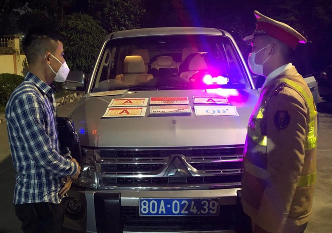 Dang dieu tra, lam ro o to bien xanh gia Bo Cong an