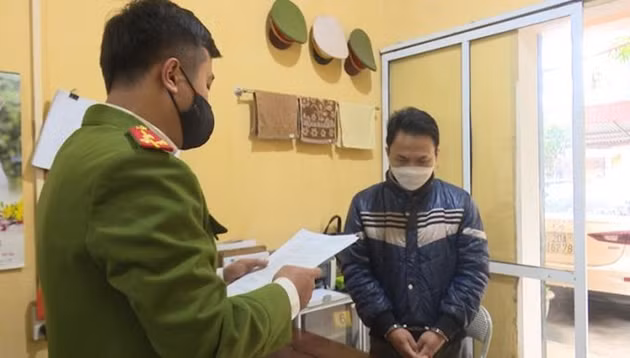 Thay giao o Thai Nguyen dam o voi nhieu nu hoc sinh tieu hoc