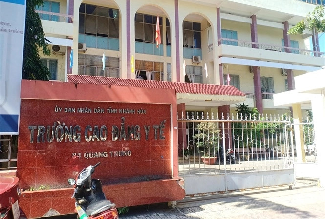 Khoi to 2 cuu Hieu truong Truong Cao dang Y te Khanh Hoa