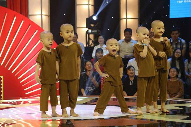 Tịnh thất Bồng Lai" từng được biết đến khi có thông tin cho rằng tại đây mọc lên “hoa ưu đàm” quý hiếm. Ngoài ra, năm 2017, tại đây có 2 “nhà sư” thi hát Bolero trên truyền hình. Tiếp đến, có 5 chú tiểu đang sinh sống tại đây thi chương trình “Thách thức danh hài” và đoạt giải cao. Việc những người trong hộ bà Cúc đã cung cấp thông tin 5 bé tham gia gameshow Thách thức danh hài vào các năm 2018, 2019 là trẻ mồ côi cho các đài truyền hình được xác định là nhằm để thu hút sự quan tâm, thương cảm và chia sẻ của nhiều người.