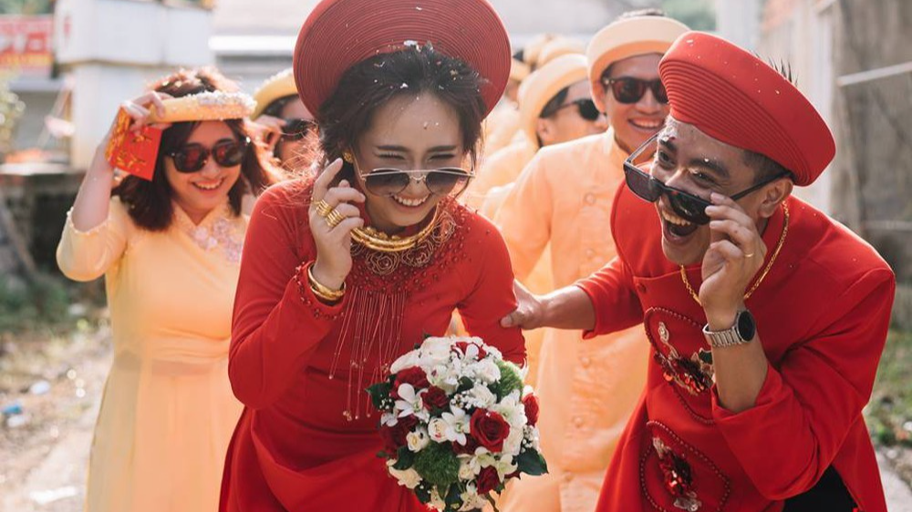 Giới trẻ “méo mặt” vì “chạy sô” đám cưới dịp cuối năm Gioi tre “meo mat” vi “chay so” dam cuoi dip cuoi nam