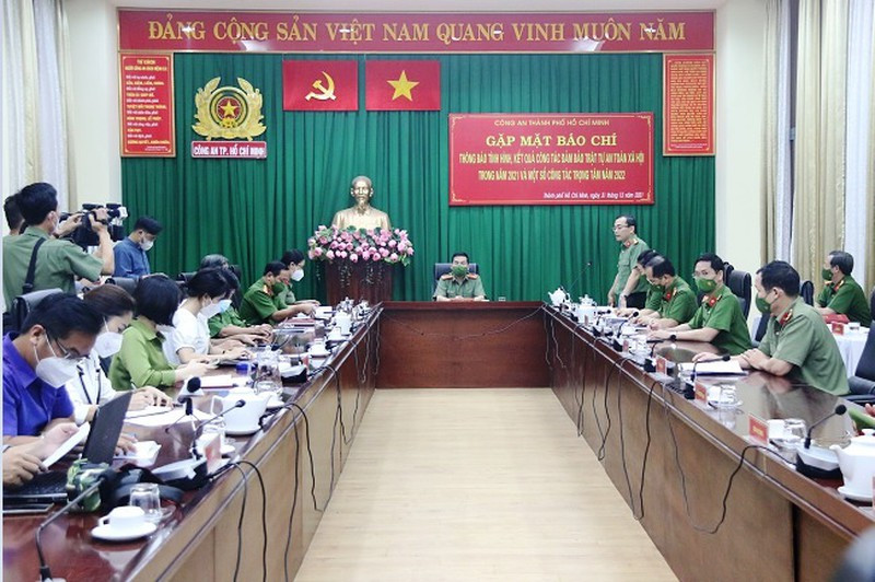 Đại tá Nguyễn Sỹ Quang, Phó Giám đốc Công an TP Hồ Chí Minh cho biết, đây là một vụ án rất đau lòng. Sau khi sự việc xảy ra, Giám đốc Công an TP Hồ Chí Minh đã chỉ đạo Công an quận Bình Thạnh tập trung điều tra, xử lý làm án điểm để cảnh tỉnh, răn đe chung cho toàn xã hội, không để tình trạng hay các vụ việc nghiêm trọng như vậy xảy ra. Trong quá trình điều tra, nếu thu thập được các chứng cứ tài liệu mà có thể khởi tố ở tội danh khác thì Cơ quan điều tra có thể thay đổi tội danh đối với các đối tượng gây ra vụ việc… 