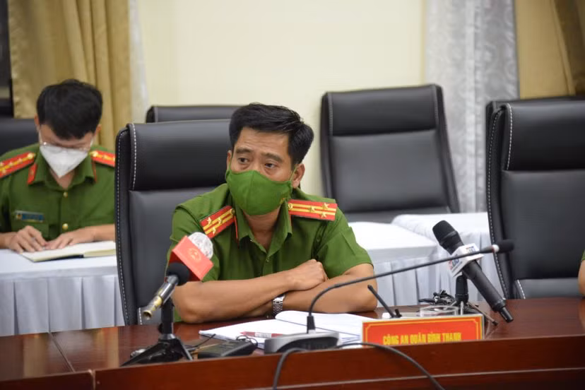 Tại buổi họp báo tối 31/12, Thượng tá Nguyễn Tiến Đạt, Trưởng Công an quận Bình Thạnh cho biết, Cơ quan điều tra đang tiếp tục củng cố hồ sơ, thu thập các tài liệu chứng cứ, để đảm bảo khởi tố, xử lý đúng người, đúng tội danh. (Ảnh: 24h) 