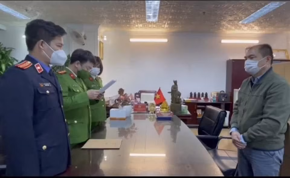 Đến nay, bước đầu Cơ quan Cảnh sát điều tra Bộ Công an đã làm rõ sai phạm trong việc Công ty Việt Á bán Kit xét nghiệm Covid cho CDC Hải Dương thông qua 5 hợp đồng với tổng giá trị 151 tỷ đồng, Phan Quốc Việt đã chi tiền % ngoài hợp đồng cho Phạm Duy Tuyến, Giám đốc CDC Hải Dương số tiền gần 30 tỷ đồng. 