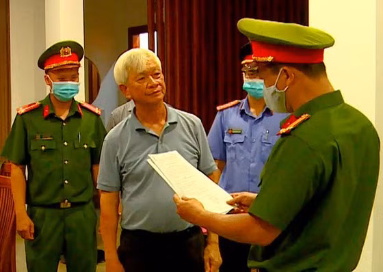 Khai tru dang cuu Chu tich UBND tinh Khanh Hoa Nguyen Chien Thang