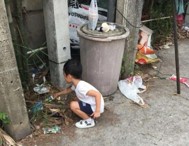 Tri con trai luoi di hoc, cap vo chong nay ra sang kien cuc hay