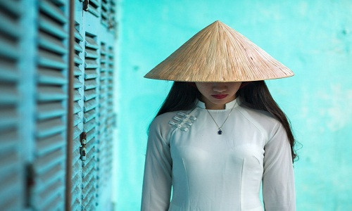 Các ngôi làng thường ẩn khuất sâu trong các ngọn núi, không có biển báo tín hiệu tiếng Anh hay tiếng Việt, rất khó để tìm thấy.