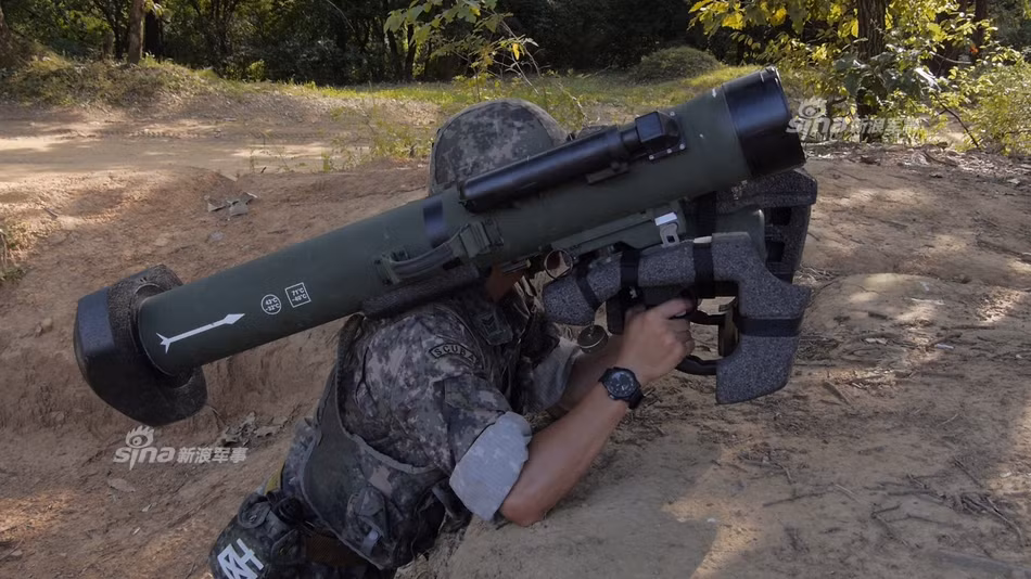 Các thông số về tên lửa Raybolt đến nay vẫn chưa được công bố, tuy nhiên theo một số nguồn tin chúng được xếp vào hàng tên lửa chống tăng thế hệ 3 tương đương với loại FGM-148 Javelin của Mỹ. Nguồn ảnh: Sina