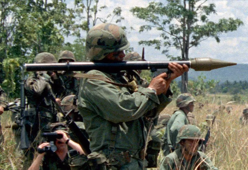 RPG-2 hiện không còn được nhiều quốc gia sử dụng vì những hạn chế trong thiết kế đạn khiến hiệu quả chống tăng của nó không cao. Tuy nhiên, với sức xuyên thép đến 180mm, nó là vừa đủ để khiến các xe thiết giáp của Quân đội Philippines phải trả giá. Thật khó mà có thể tưởng tượng nổi “mưu kế chống đạn bằng bìa giấy” của Quân đội Philippines. Nguồn ảnh: Wikipedia