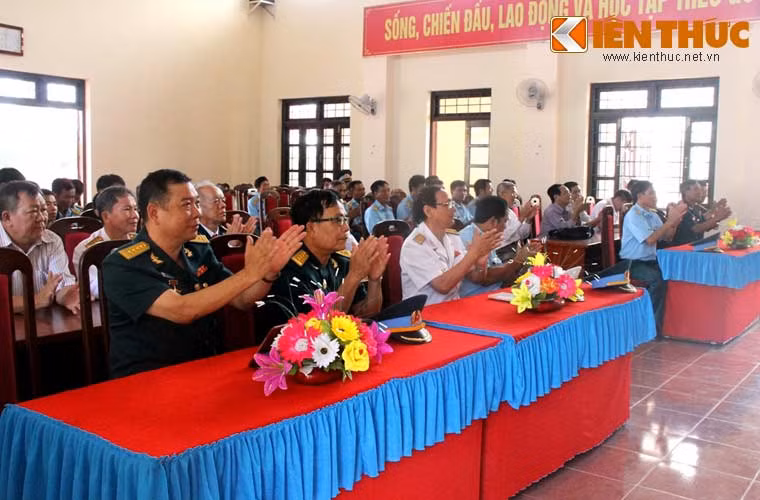 Tham trung doan 591 canh vung troi Cam Ranh-Hinh-2