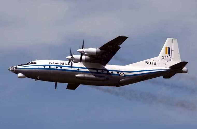 Máy bay Trung Quốc cũng chiếm vai trò chủ lực trong Không quân Vận tải Myamar với 4 máy bay vận tải hạng trung Y-8 có thể chở tới 20 tấn hàng hóa. Đây được xem là mẫu máy bay vận tải lớn nhất của Myamar hiện nay.