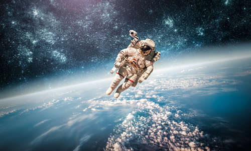 Tình trạng tương tự đã xảy ra trước đó với tàu Apollo 10 khi ba phi hành gia trên đó cũng phát hiện âm thanh kỳ bí khi bay phía sau Mặt Trăng.