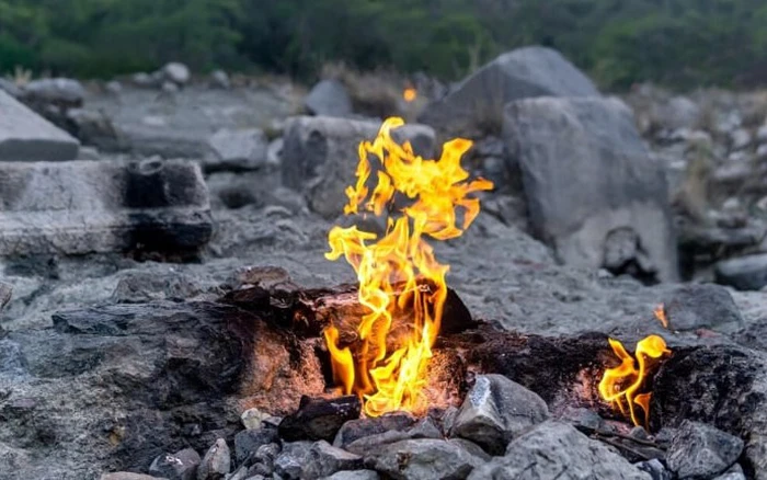 Người dân bản địa đã kể lại một truyền thuyết về quái vật phun lửa Chimera trong trường ca Iliad của Homer để giải thích hiện tượng này.