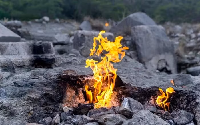 Người dân bản địa đã kể lại một truyền thuyết về quái vật phun lửa Chimera trong trường ca Iliad của Homer để giải thích hiện tượng này.