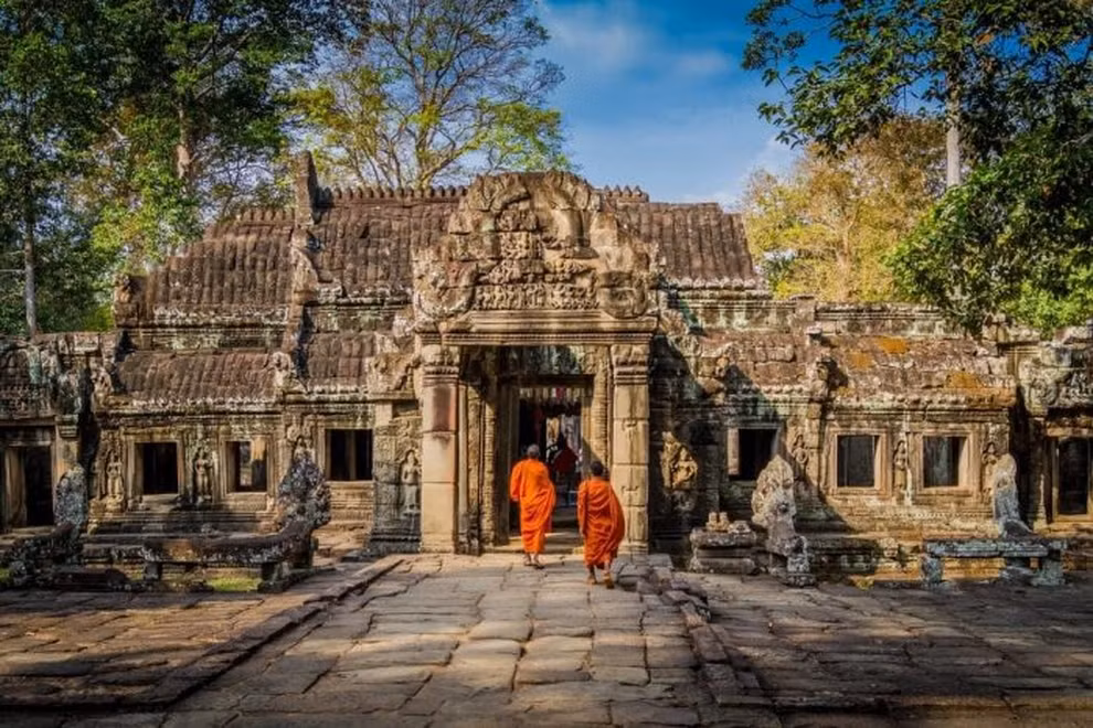 6. Tự hào dân tộc: Hình ảnh của Angkor Wat đã xuất hiện trên lá cờ của Campuchia từ năm 1950, người dân Campuchia rất tự hào về di tích này.