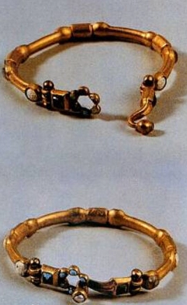 Vì vậy, Hoàng hậu Dương Lệ Hoa muốn Lý Tịnh Huấn tiếp tục có cuộc sống vương giả khi sang thế giới bên kia.