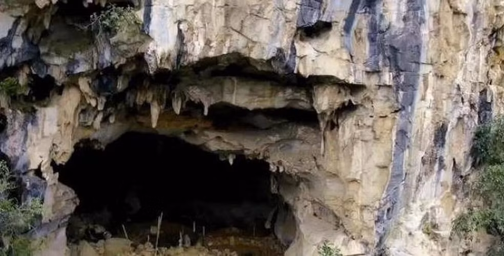 Có câu "Người chết cũng được đối đãi như người sống" nên nhiều người chôn cất đồ đạc và bảo vật khi qua đời.