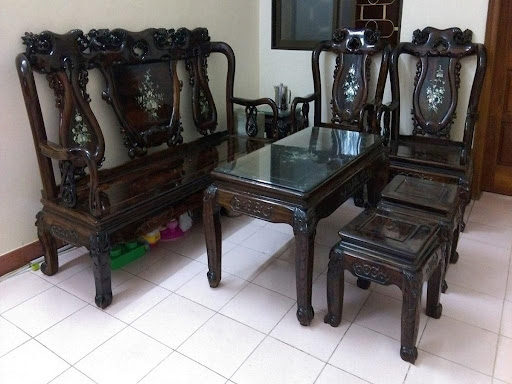 Nó thường được sử dụng trong sản xuất đồ nội thất, đồ mỹ nghệ và đồ phong thủy, cũng như để làm nhạc cụ như đàn tranh và đàn tỳ bà, mang lại âm thanh vang và ấm áp cho các nhạc cụ.