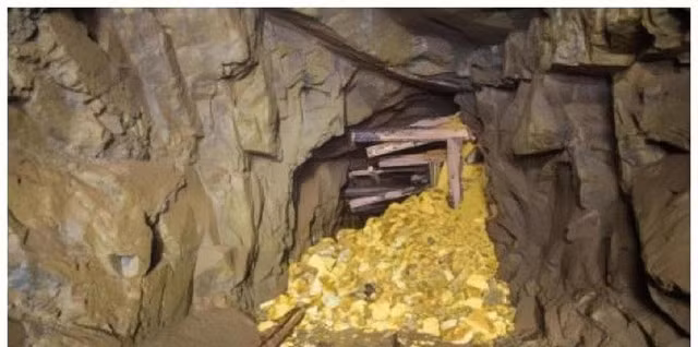 Chuyên gia suy đoán, trong chiến tranh, Trương Đồng Thu không thể mang theo vàng bên mình nên đã giấu chúng trong hang động này. Nhưng chưa kịp quay lại lấy thì đã chết trong cuộc chiến.