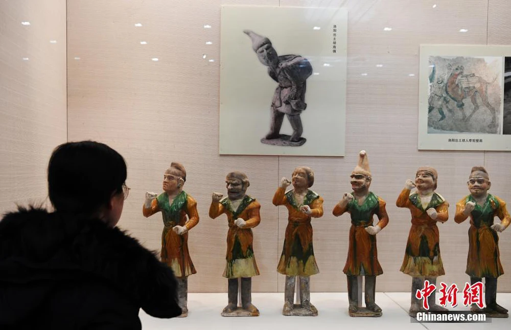 Gốm Đường Tam Thái được biết đến với sự kết hợp tinh tế của màu và họa tiết.