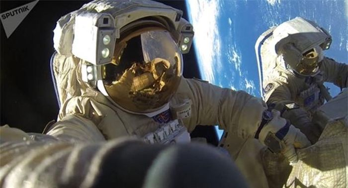 Mặc dù NASA đã phủ nhận và giải thích đó chỉ là hiện tượng băng tan, nhưng nhiều chứng kiến khác vẫn khẳng định đã chạm mặt người ngoài hành tinh.