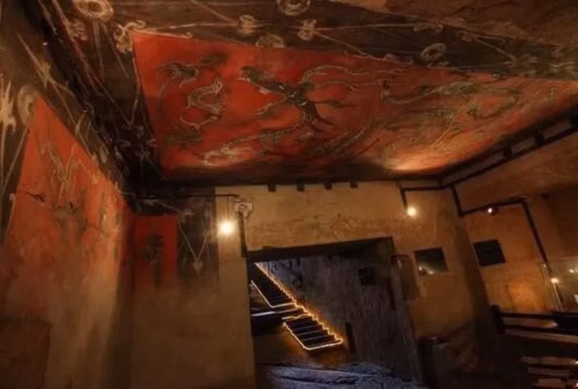 Từ tất cả các tài liệu và thông tin, cuối cùng danh tính chủ nhân của ngôi mộ cũng được xác định. Đó là nơi an táng Lưu Mãn, còn được biết đến là Lương Cung Vương, một vị vua của triều đại Tây Hán.