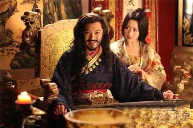 Dương Quảng được viết vào sách sử như một vị hoàng đế có những đóng góp quan trọng, như lập chế độ khoa cử và xây dựng Đông Đô.