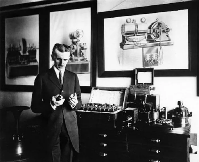 Nikola Tesla vẫn được coi là một nhà khoa học vĩ đại với khoảng 3.000 phát minh, bao gồm cuộn dây Tesla, máy phát phóng đại, động cơ cảm ứng và thuyền điều khiển bằng sóng vô tuyến.