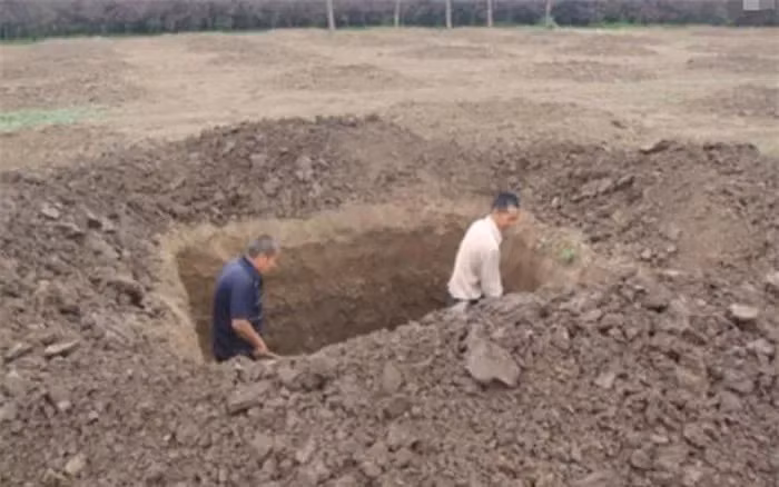 Năm 1979, ông Lý Kiến An nghe tin đồn về "kho báu" ẩn sau cánh đồng phía bắc ngôi làng mình đang sống.