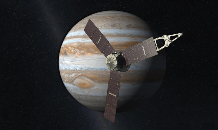 Ganymede là mặt trăng lớn nhất trong hệ Mặt Trời, lớn hơn cả Sao Thủy, và nó được NASA quan tâm sau khi phát hiện hợp chất hữu cơ và muối trên bề mặt của nó.