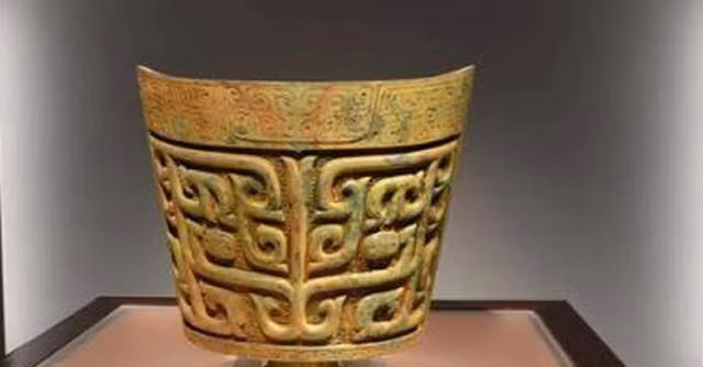 Mọi chuyện hé lộ khi một nhóm thợ sưu tầm đồ cổ ghé thăm và đề xuất giá 267 triệu đồng để mua vật phẩm này.