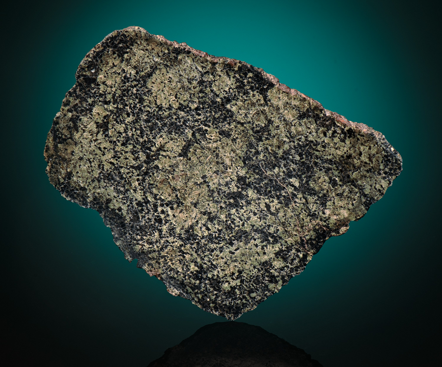 Các mẫu thiên thạch Sao Hỏa, đặc biệt là shergottite, cho thấy dấu hiệu của hoạt động núi lửa và đều có niên đại từ 160 - 540 triệu năm tuổi.