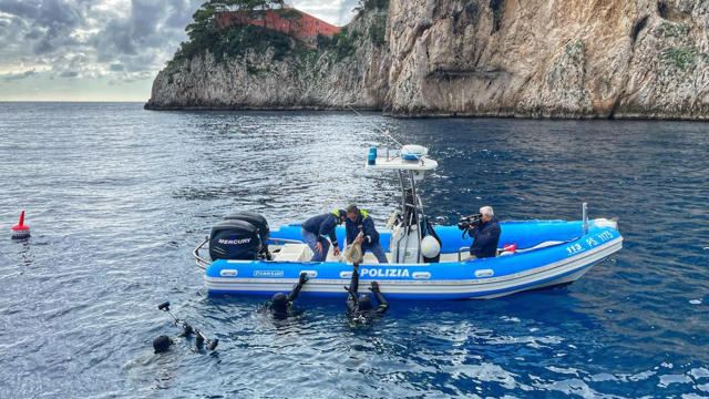Đây là hiện vật đầu tiên được trục vớt từ "tàu ma" này, và còn những thứ khác sẽ được khám phá.