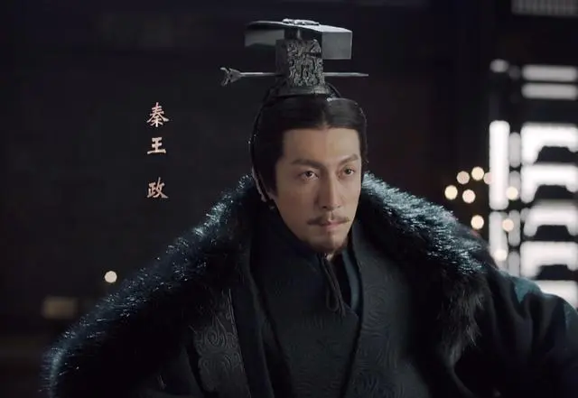  Tần Thủy Hoàng xây dựng cung Hàm Dương với sự quy hoạch dựa trên vị trí các vì sao và các yếu tố phong thủy. Nơi này được coi là quốc vận hưng thịnh, tương tự như ánh nắng gay gắt của một vùng đất nơi nắng nóng tới.