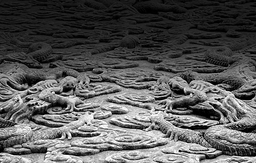 Nhóm nghiên cứu đã tìm thấy các hồ sơ cổ đại xác nhận rằng, người Trung Quốc đã sử dụng xe trượt băng để di chuyển những phiến đá nặng hàng trăm tấn từ mỏ đá đến Tử Cấm Thành.