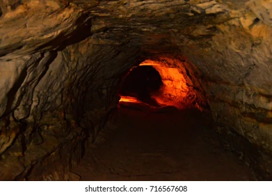 Mê cung hang Sablino vừa là nơi kỳ bí đầy thách thức vừa là điểm đến dành cho những tâm hồn phiêu lưu, trải nghiệm cảm giác huyền bí trong những dịp đặc biệt.