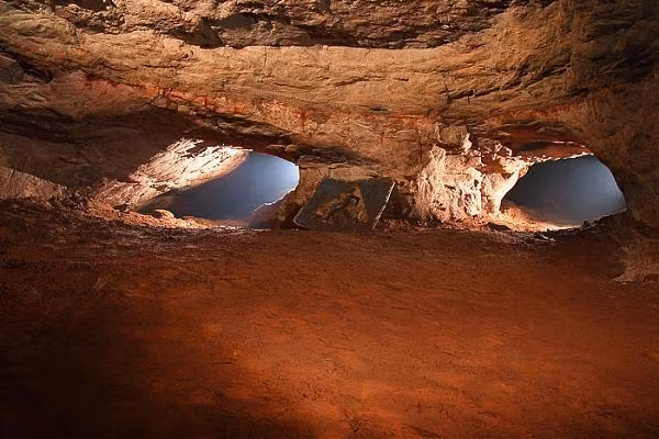 Nhiều giả thuyết đã được đưa ra, từ thời gian bị nhảy lên tới hiện tượng siêu nhiên và thậm chí là người ngoài hành tinh. Tuy nhiên, đến nay, không có lời giải đáp cho những sự kiện đen tối này.