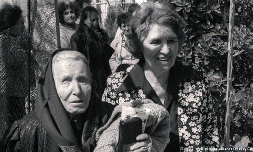 Baba Vanga (1911 - 1996) được mệnh danh là “Nostradamus của vùng Balkan” nổi tiếng với tài "nhìn thấu" tương lai. Đến nay, nhiều dự đoán của nhà tiên tri Vanga đã ứng nghiệm có thể kể đến như: thảm kịch Chernobyl (năm 1986), cái chết của Công nương Diana (1997), sự tan rã của Liên bang Xô Viết (1991), sự kiện 11/9 ở Mỹ (2001), sự kiện Brexit (2020)...