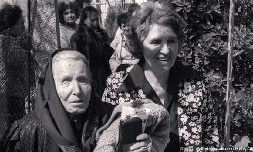 Baba Vanga (1911 - 1996) được mệnh danh là “Nostradamus của vùng Balkan” nổi tiếng với tài "nhìn thấu" tương lai. Đến nay, nhiều dự đoán của nhà tiên tri Vanga đã ứng nghiệm có thể kể đến như: thảm kịch Chernobyl (năm 1986), cái chết của Công nương Diana (1997), sự tan rã của Liên bang Xô Viết (1991), sự kiện 11/9 ở Mỹ (2001), sự kiện Brexit (2020)...