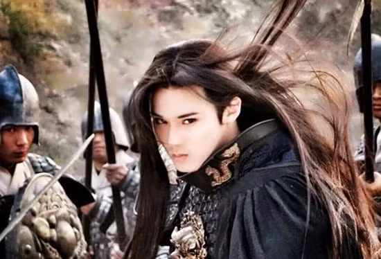 4. Lan Lăng Vương, hay Cao Trường Cung, là tướng lĩnh nổi tiếng và được mệnh danh là mỹ nam của nhà Bắc Tề.