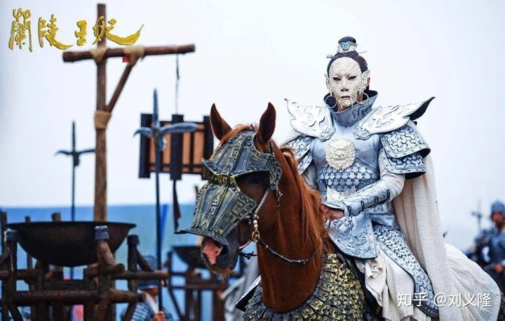 Với dung mạo xuất sắc và tài năng võ nghệ, chàng Lan Lăng Vương cuối cùng cũng phải đối mặt với kết cục bi thảm, bị hiểu nhầm và giết chết.