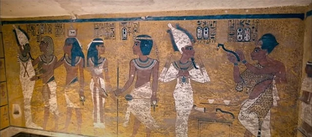 Cái chết bất ngờ của Tutankhamun khi mới 19 tuổi là nguyên nhân cho sự vội vã này. Trong khi các pharaoh tiền nhiệm có nhiều thời gian chuẩn bị cho lăng mộ của mình, Tutankhamun phải đối mặt với cuộc đua với thời gian, chỉ có 70 ngày từ khi qua đời đến khi lăng mộ được niêm phong.